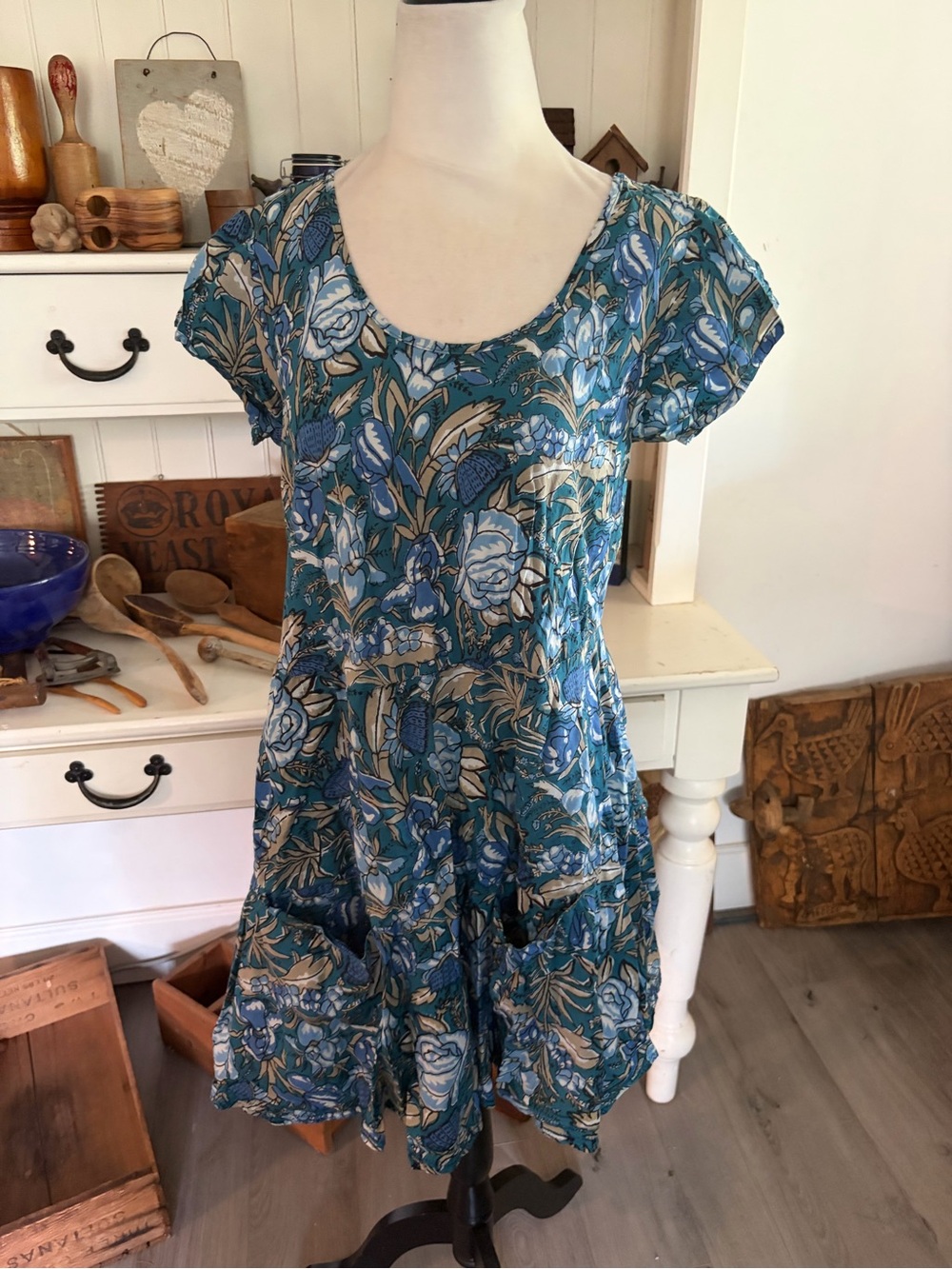 Floral Scoop Neck Short Sleeve Dress in multiple Blue Tones